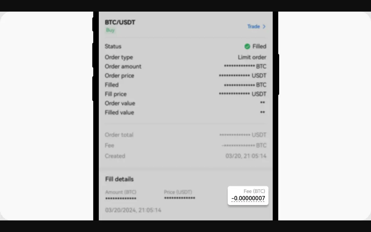 OKX App 的 BTC/USDT 限价单成交详情，画面显示订单状态、订单类型、手续费币种与 Fill details 中的单笔费用